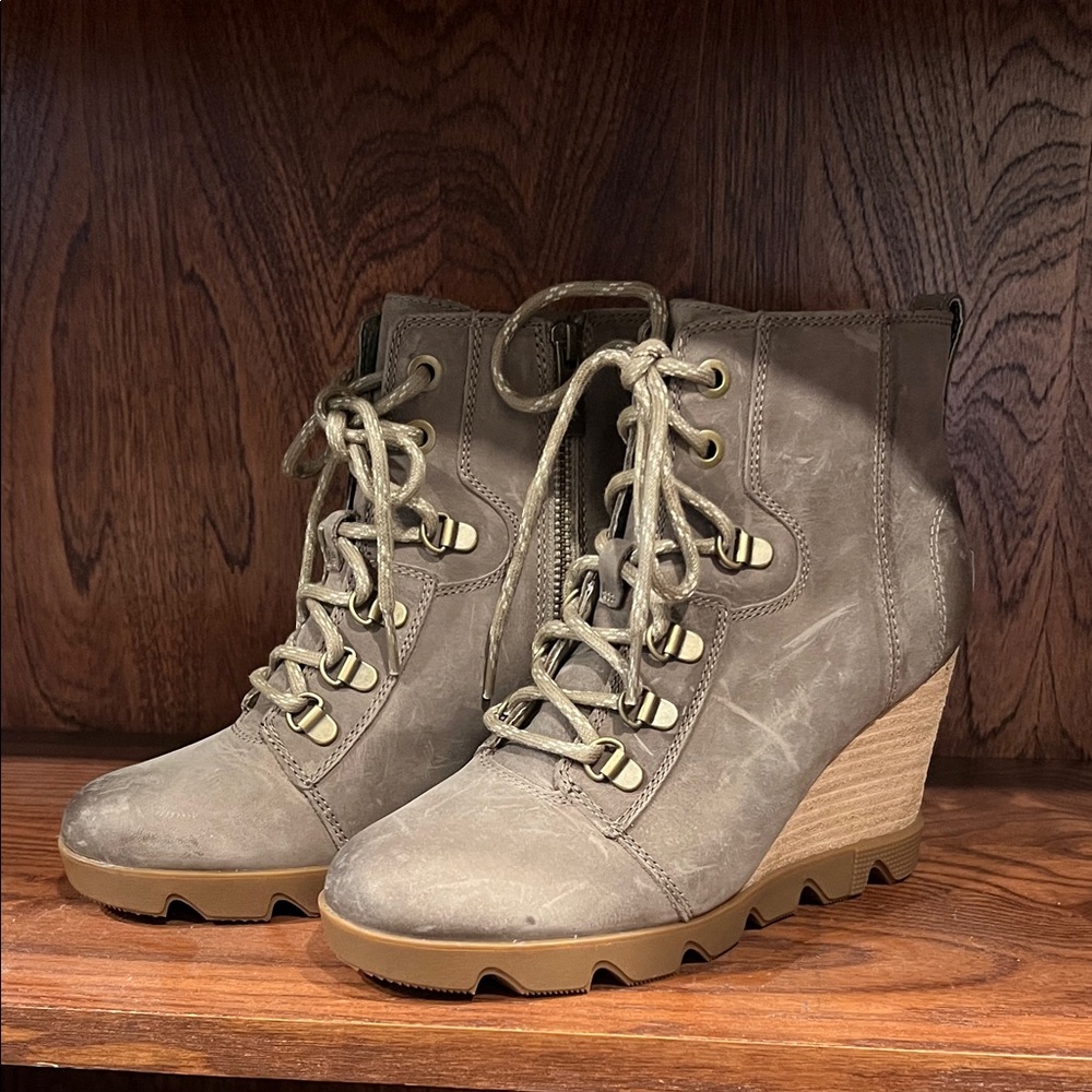 Sorel Women's Gray Lace-Up Wedge Boots